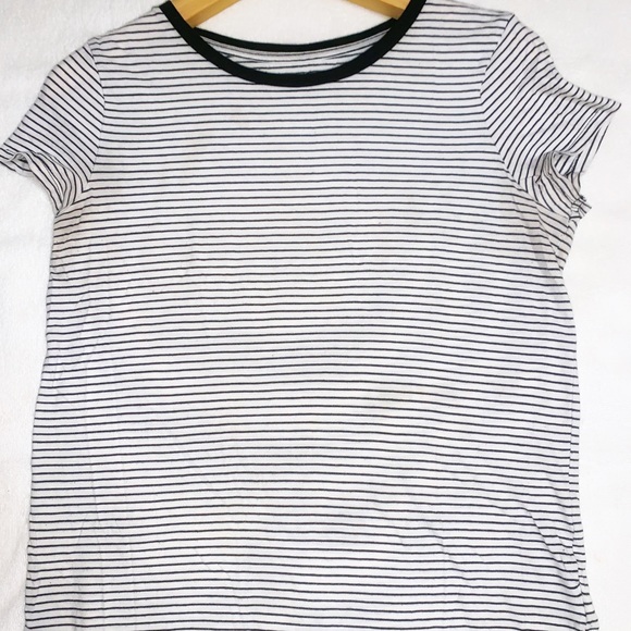 Old Navy Tops - I am selling a  T-shirt